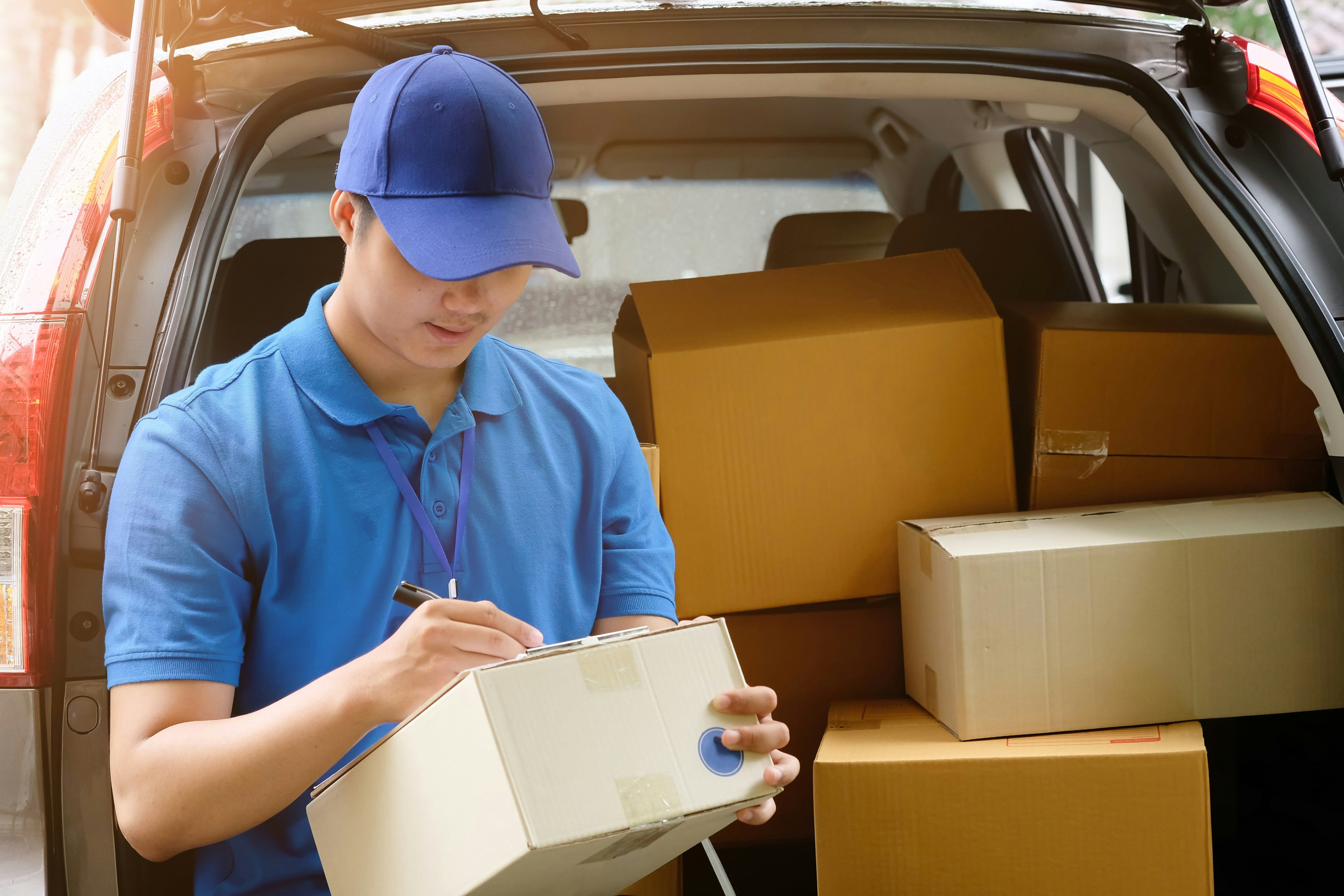 In-House Fulfillment vs. Outsourcing to a Fulfillment Center: How to Decide