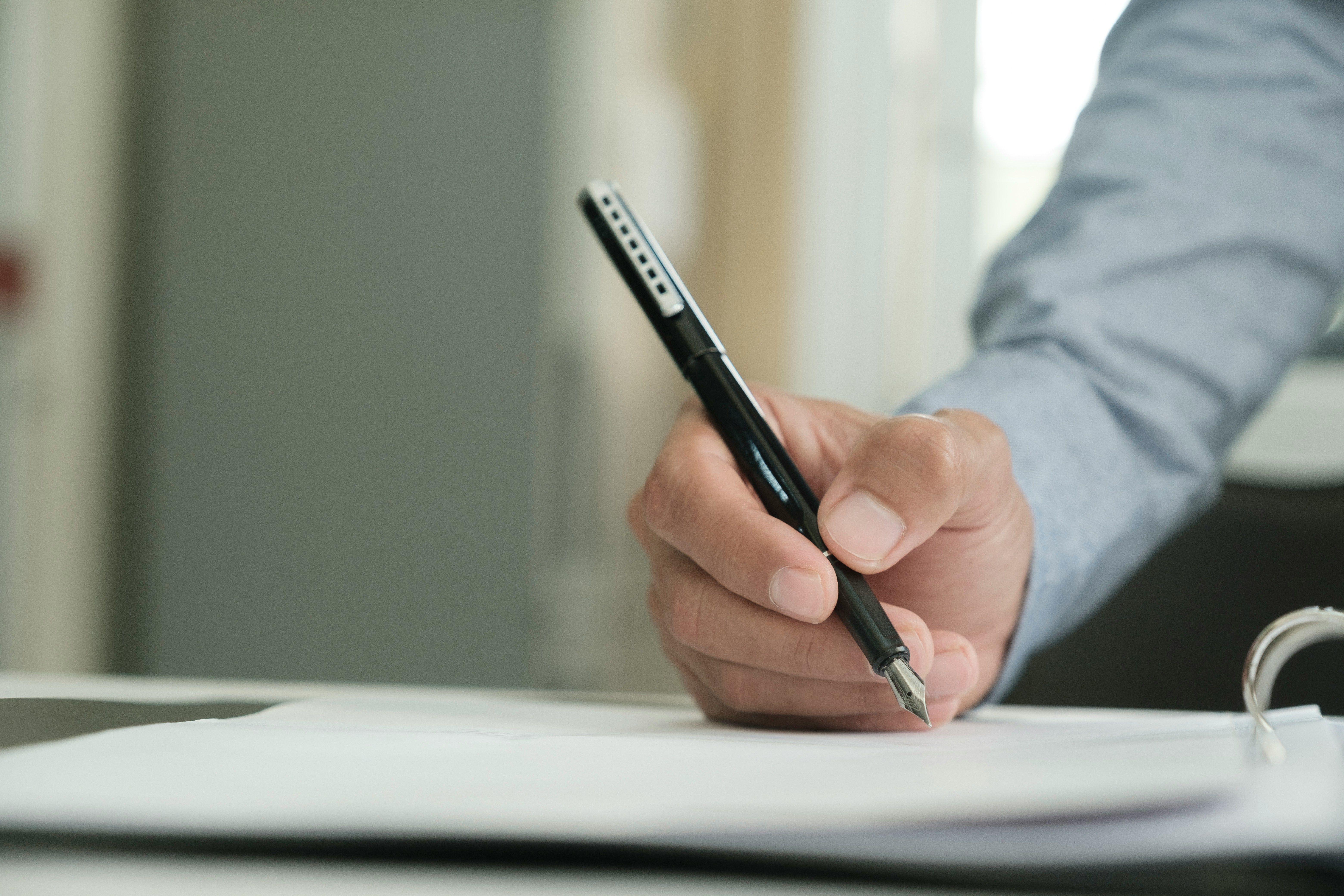 Should I Be Signing a Long-Term Contract or Starting Short? What's the Standard?
