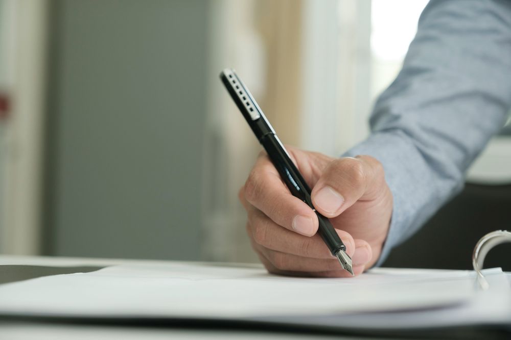 Should I Be Signing a Long-Term Contract or Starting Short? What's the Standard?